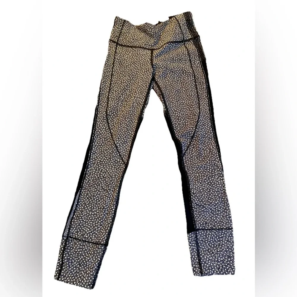 Lululemon Hit It Tight Athletic Women’s Black White Mesh Detail Sexy Pattern 2